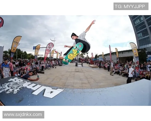 武汉街舞队的蜕变之旅:从街头文化到专业舞台的成长记录 武汉街舞队的蜕变之旅:从街头文化到专业舞台的成长记录